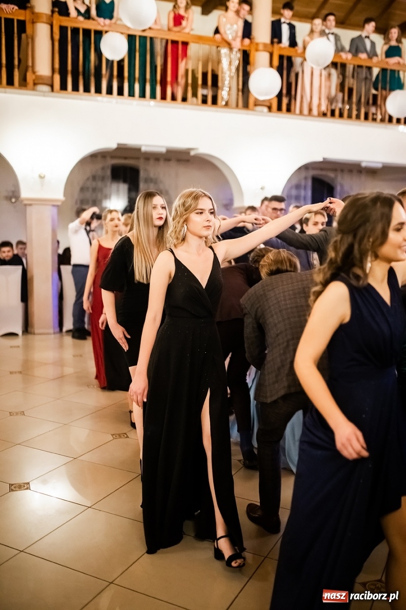 Zdjęcie w galerii na portalu naszraciborz.pl: Studniówka II LO im. Adama Mickiewicza w Raciborzu [FOTO i WIDEO] wiadomości z regionu