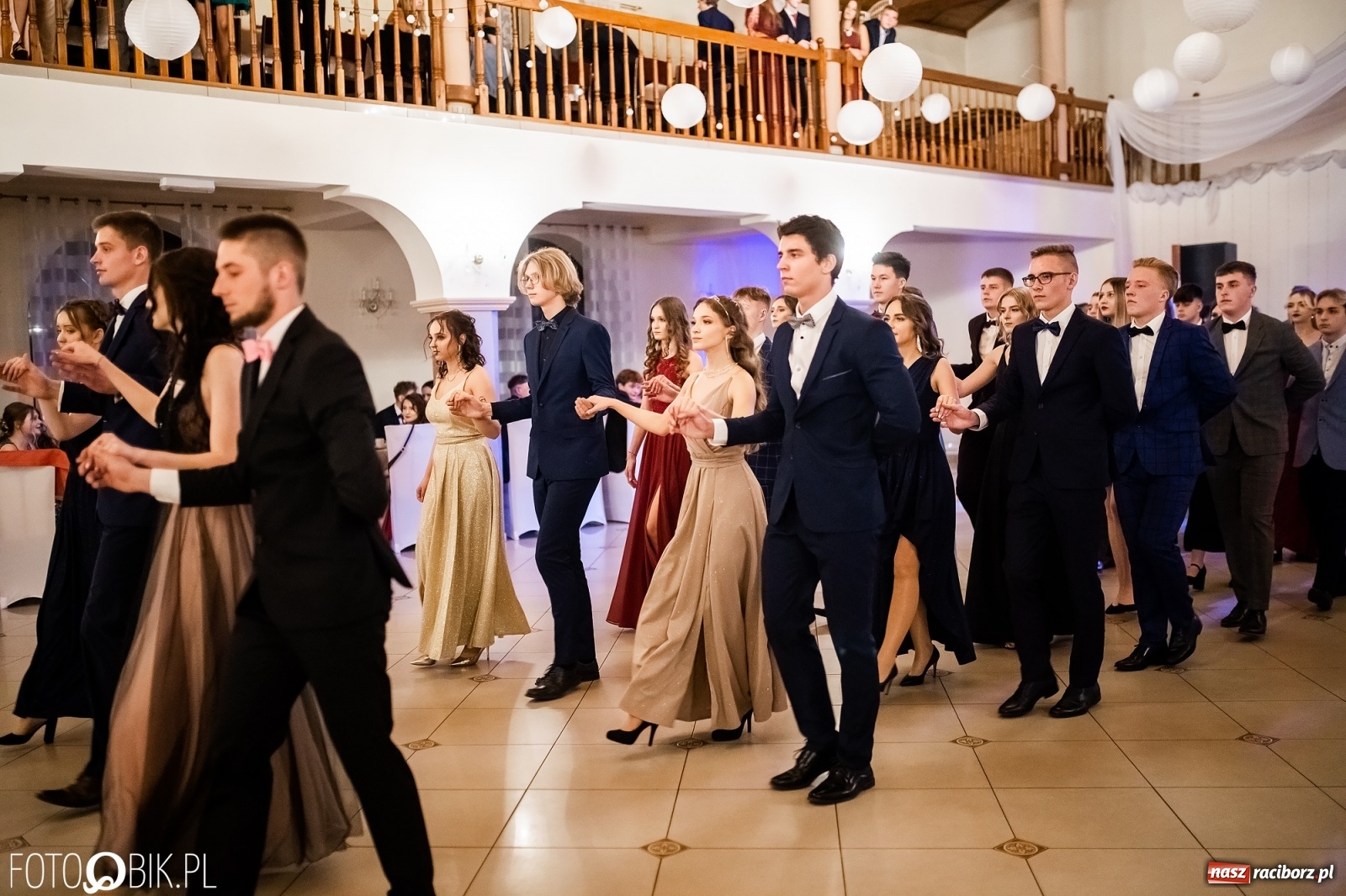 Zdjęcie w galerii na portalu naszraciborz.pl: Studniówka II LO im. Adama Mickiewicza w Raciborzu [FOTO i WIDEO] wiadomości z regionu