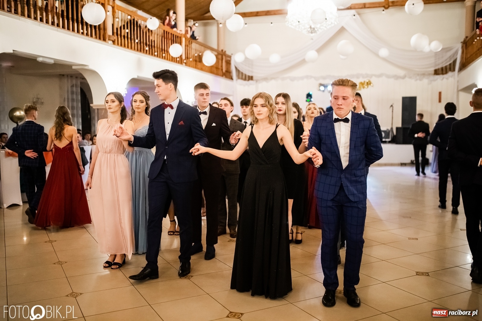 Zdjęcie w galerii na portalu naszraciborz.pl: Studniówka II LO im. Adama Mickiewicza w Raciborzu [FOTO i WIDEO] wiadomości z regionu