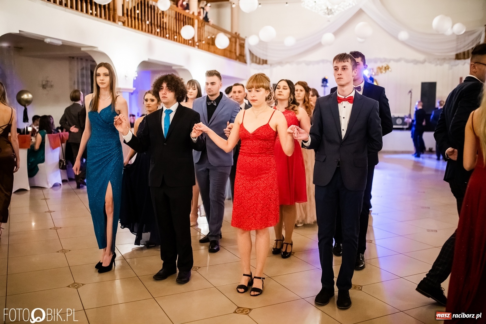 Zdjęcie w galerii na portalu naszraciborz.pl: Studniówka II LO im. Adama Mickiewicza w Raciborzu [FOTO i WIDEO] wiadomości z regionu