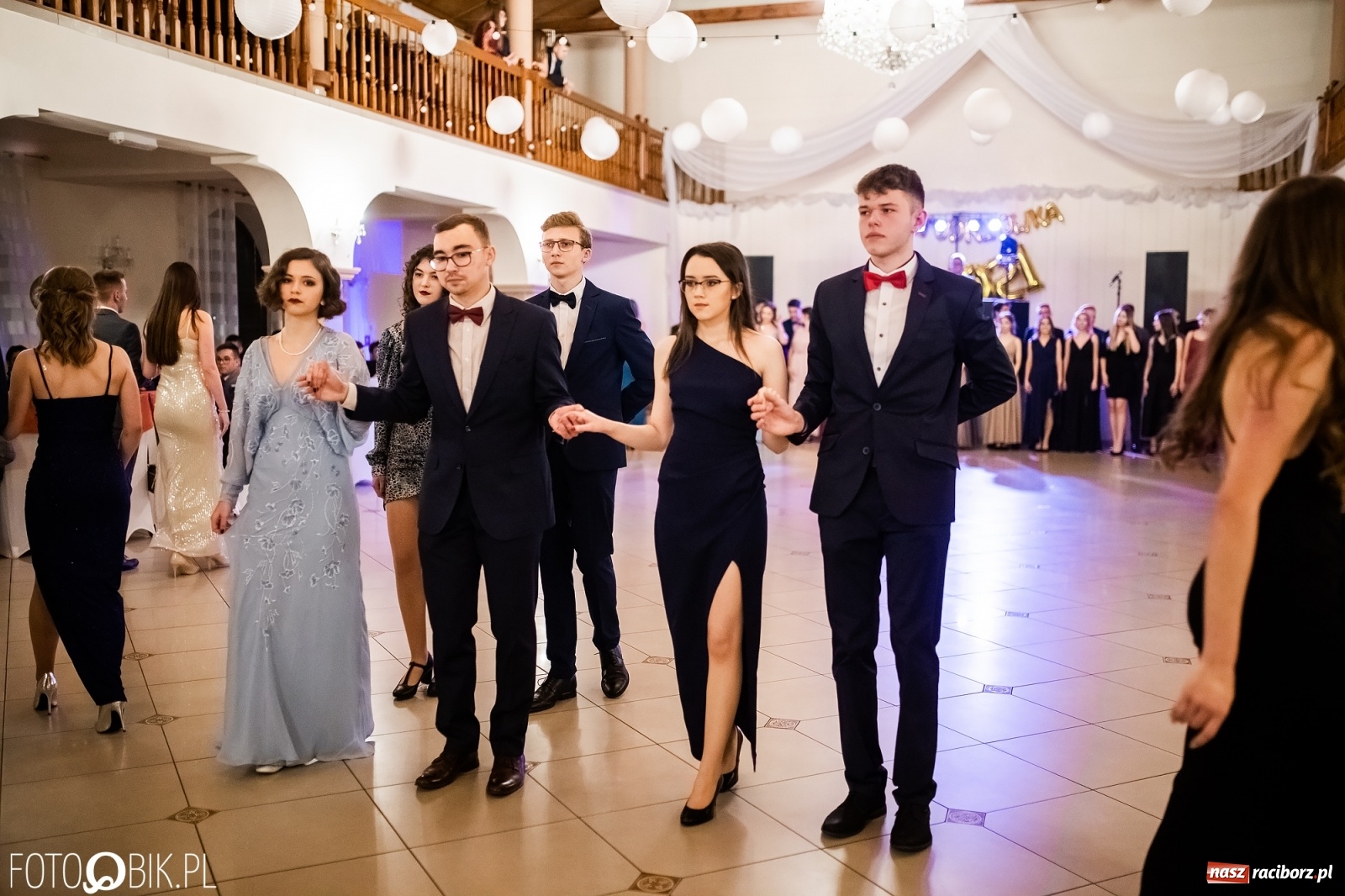 Zdjęcie w galerii na portalu naszraciborz.pl: Studniówka II LO im. Adama Mickiewicza w Raciborzu [FOTO i WIDEO] wiadomości z regionu