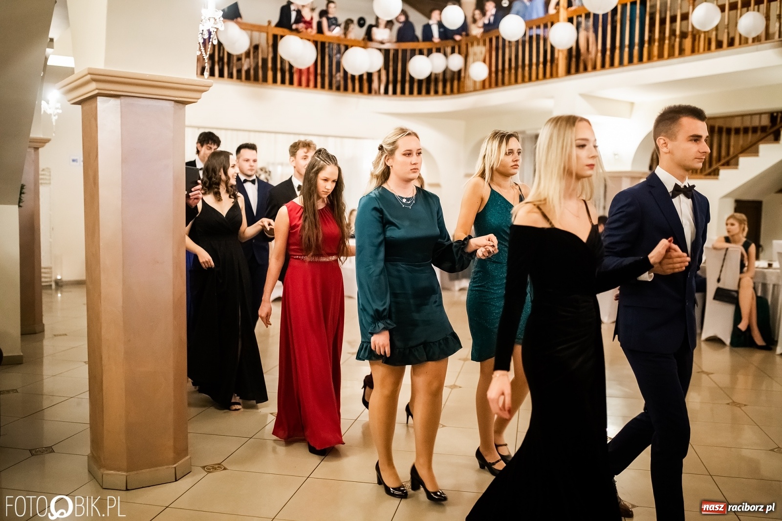 Zdjęcie w galerii na portalu naszraciborz.pl: Studniówka II LO im. Adama Mickiewicza w Raciborzu [FOTO i WIDEO] wiadomości z regionu