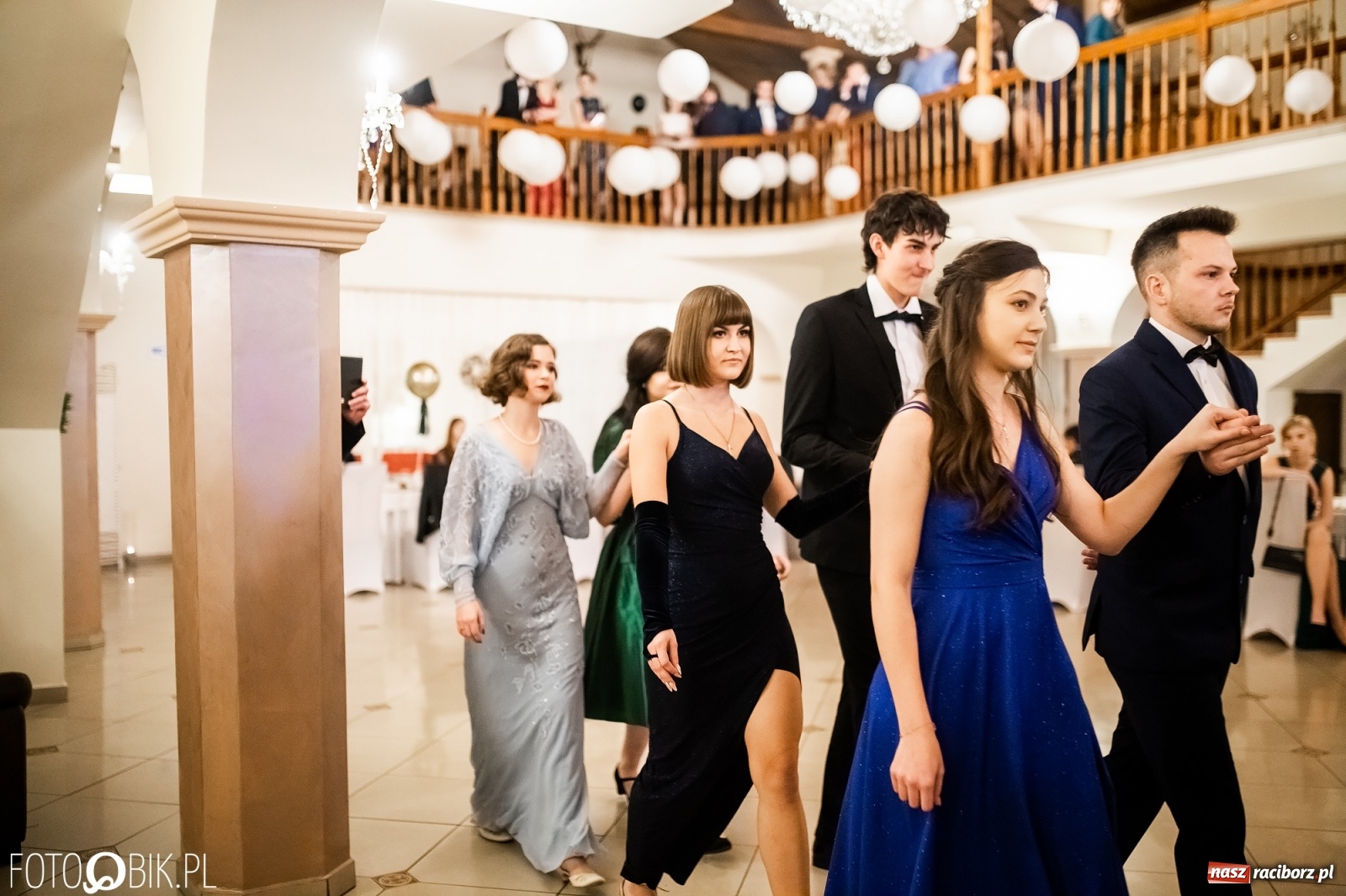 Zdjęcie w galerii na portalu naszraciborz.pl: Studniówka II LO im. Adama Mickiewicza w Raciborzu [FOTO i WIDEO] wiadomości z regionu