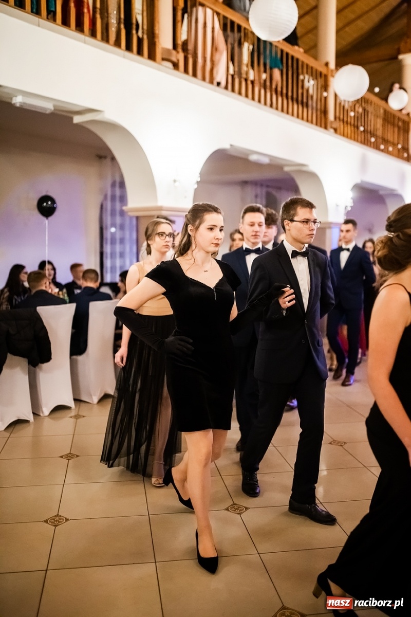 Zdjęcie w galerii na portalu naszraciborz.pl: Studniówka II LO im. Adama Mickiewicza w Raciborzu [FOTO i WIDEO] wiadomości z regionu