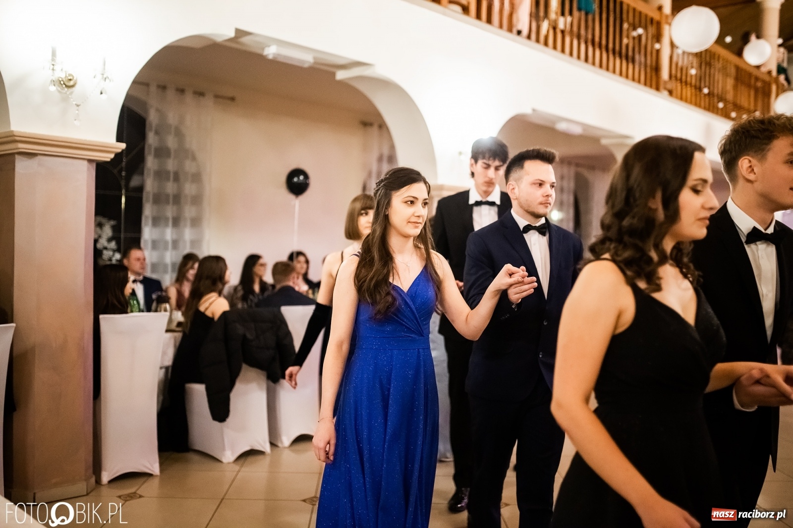 Zdjęcie w galerii na portalu naszraciborz.pl: Studniówka II LO im. Adama Mickiewicza w Raciborzu [FOTO i WIDEO] wiadomości z regionu