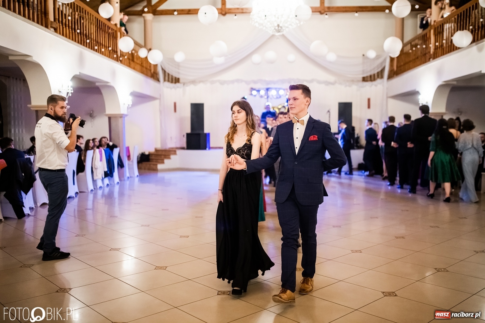 Zdjęcie w galerii na portalu naszraciborz.pl: Studniówka II LO im. Adama Mickiewicza w Raciborzu [FOTO i WIDEO] wiadomości z regionu