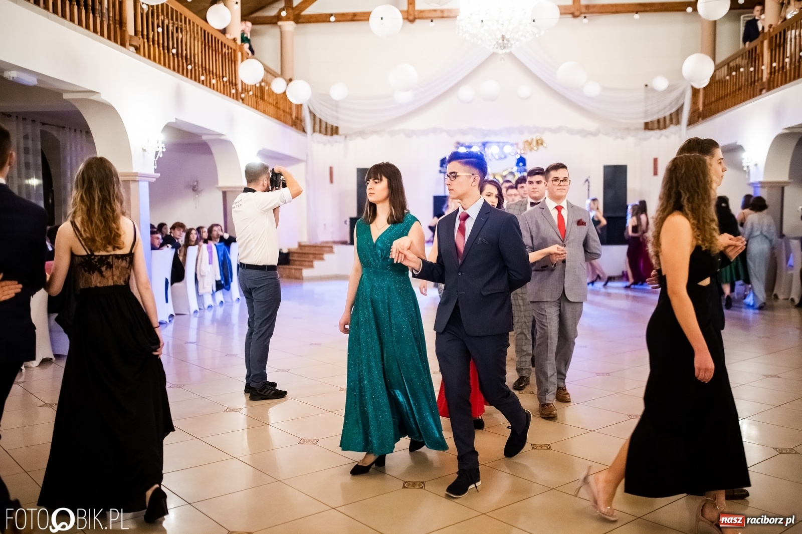 Zdjęcie w galerii na portalu naszraciborz.pl: Studniówka II LO im. Adama Mickiewicza w Raciborzu [FOTO i WIDEO] wiadomości z regionu