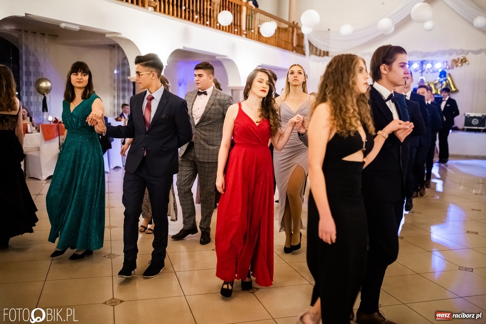 Zdjęcie w galerii na portalu naszraciborz.pl: Studniówka II LO im. Adama Mickiewicza w Raciborzu [FOTO i WIDEO] wiadomości z regionu