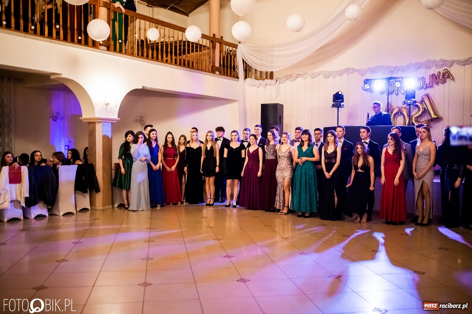 Zdjęcie w galerii na portalu naszraciborz.pl: Studniówka II LO im. Adama Mickiewicza w Raciborzu [FOTO i WIDEO] wiadomości z regionu