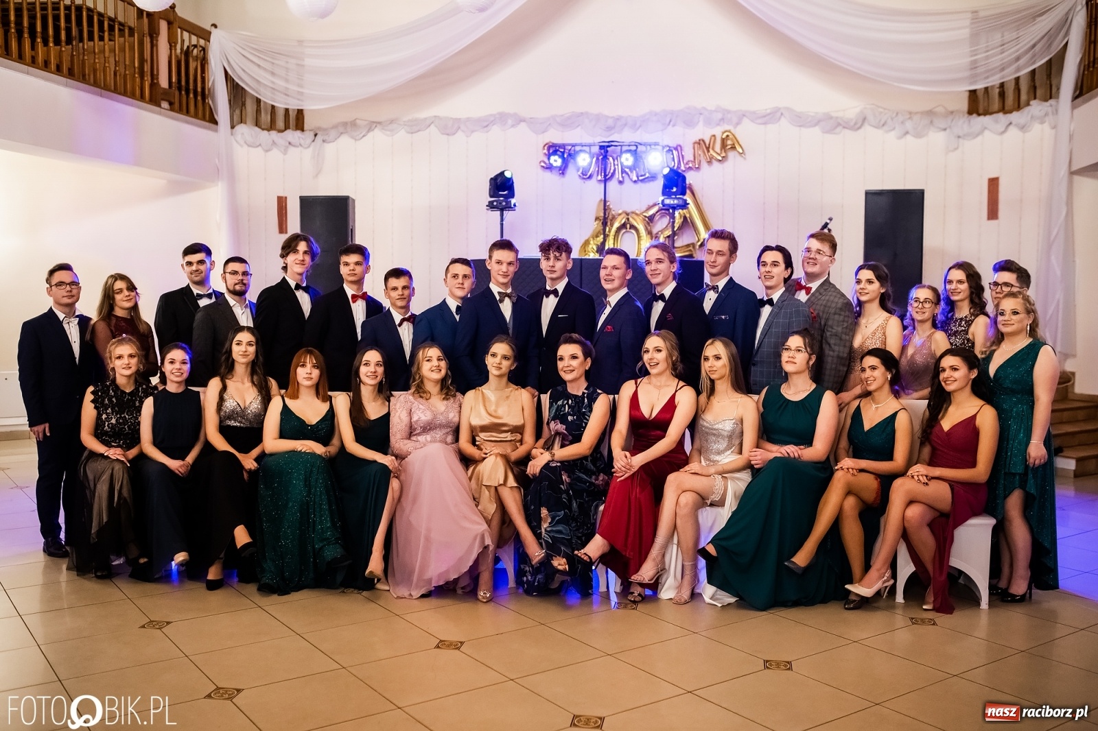 Zdjęcie w galerii na portalu naszraciborz.pl: Studniówka II LO im. Adama Mickiewicza w Raciborzu [FOTO i WIDEO] wiadomości z regionu