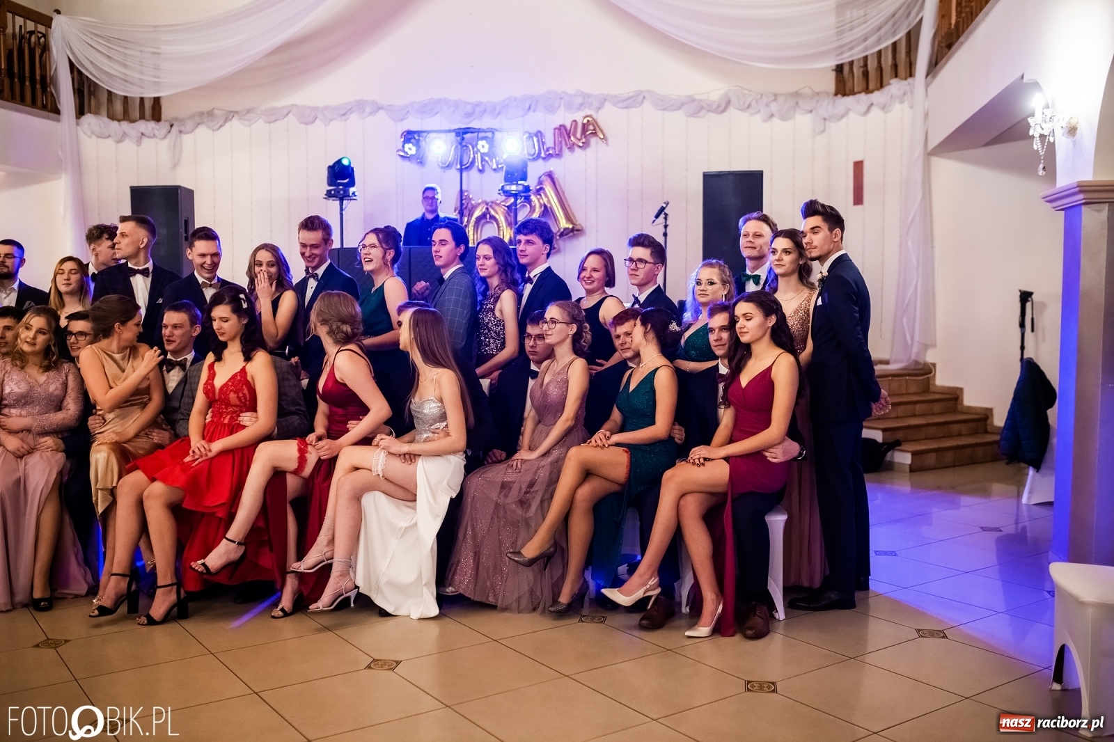 Zdjęcie w galerii na portalu naszraciborz.pl: Studniówka II LO im. Adama Mickiewicza w Raciborzu [FOTO i WIDEO] wiadomości z regionu