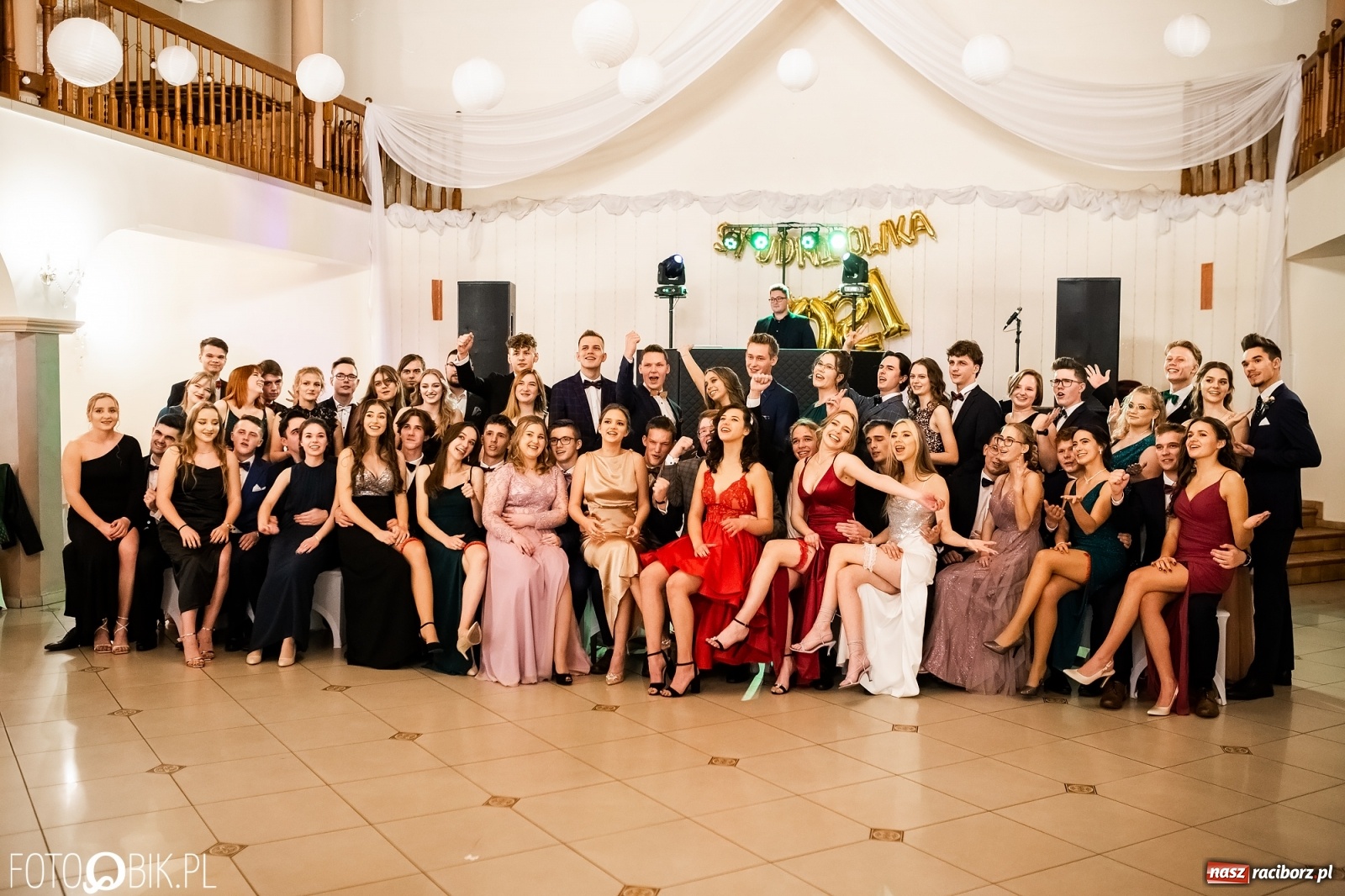 Zdjęcie w galerii na portalu naszraciborz.pl: Studniówka II LO im. Adama Mickiewicza w Raciborzu [FOTO i WIDEO] wiadomości z regionu