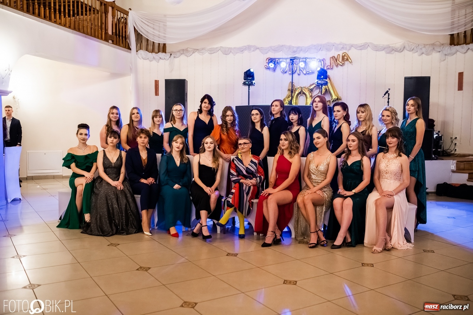 Zdjęcie w galerii na portalu naszraciborz.pl: Studniówka II LO im. Adama Mickiewicza w Raciborzu [FOTO i WIDEO] wiadomości z regionu