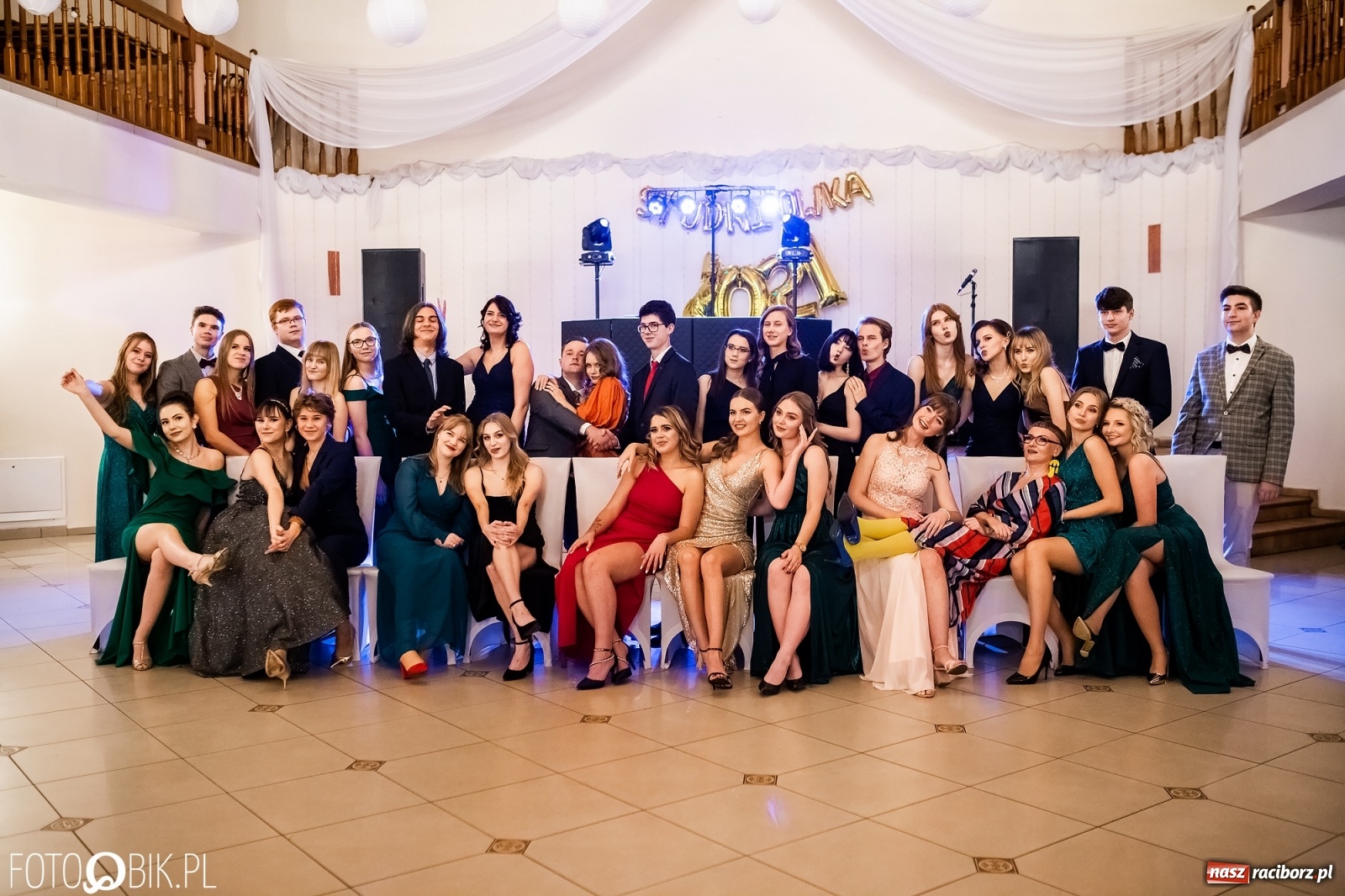 Zdjęcie w galerii na portalu naszraciborz.pl: Studniówka II LO im. Adama Mickiewicza w Raciborzu [FOTO i WIDEO] wiadomości z regionu