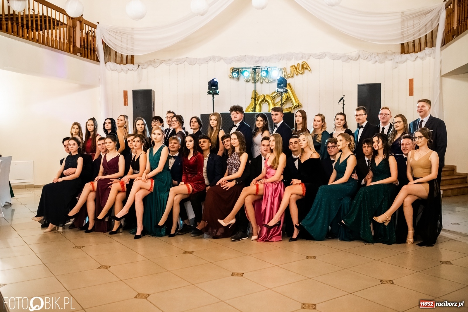 Zdjęcie w galerii na portalu naszraciborz.pl: Studniówka II LO im. Adama Mickiewicza w Raciborzu [FOTO i WIDEO] wiadomości z regionu