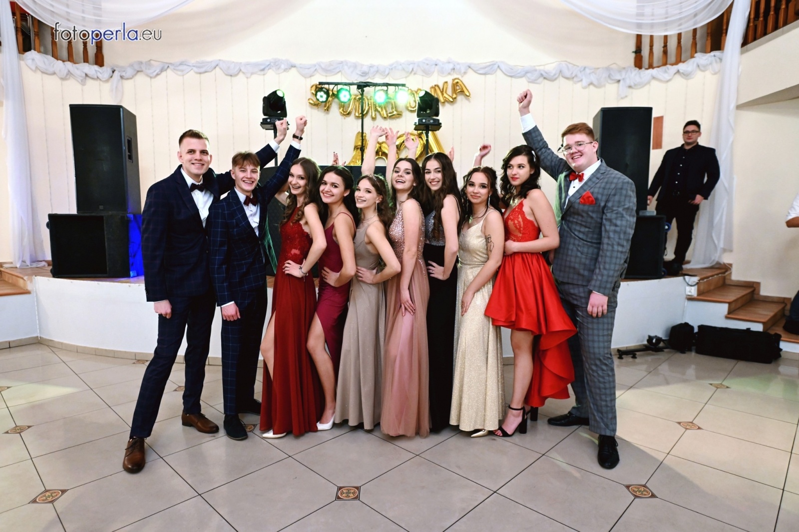 Zdjęcie w galerii na portalu naszraciborz.pl: To była niezapomniana noc. Studniówka II LO po polonezach wiadomości z regionu