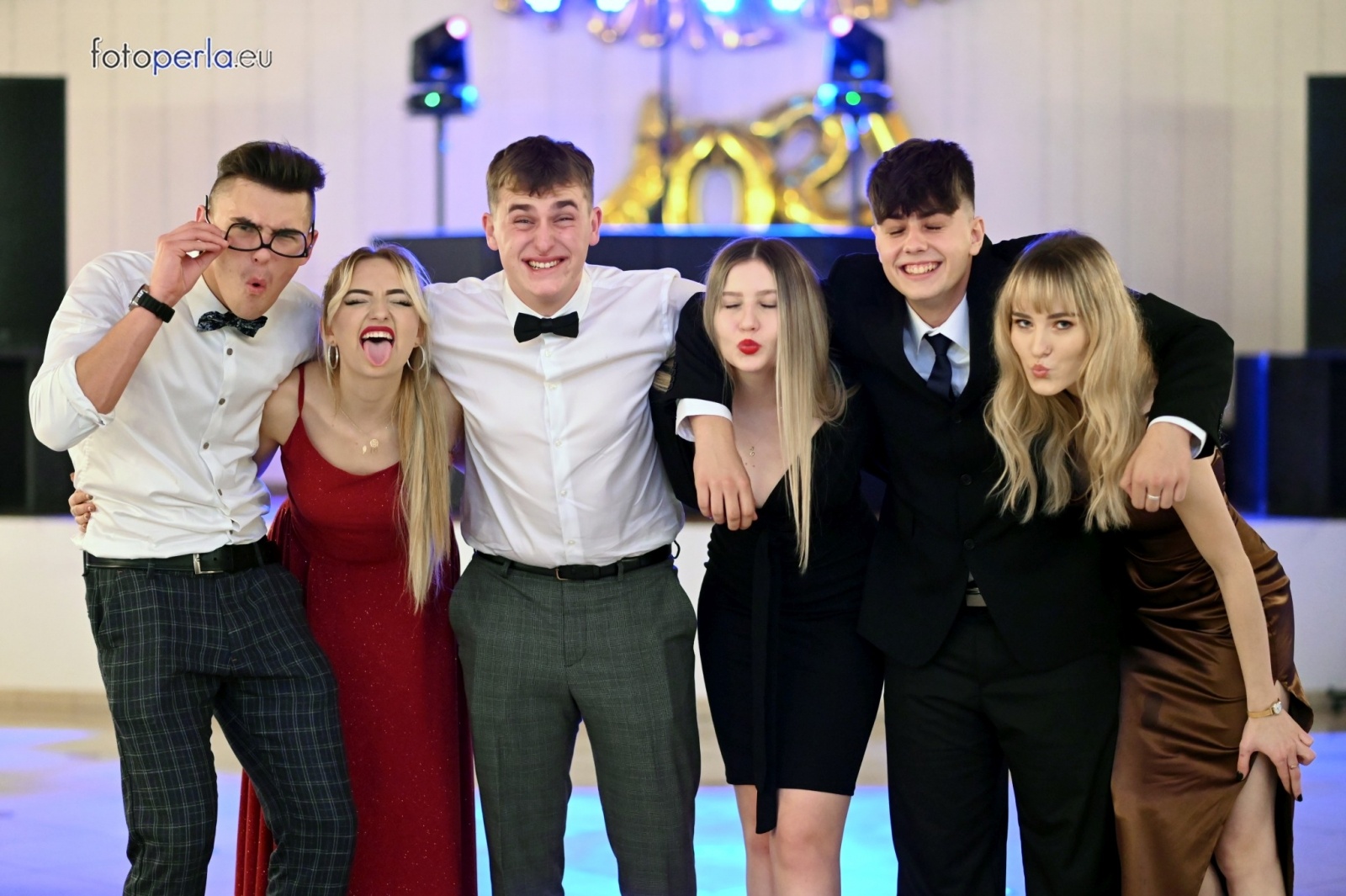 Zdjęcie w galerii na portalu naszraciborz.pl: To była niezapomniana noc. Studniówka II LO po polonezach wiadomości z regionu