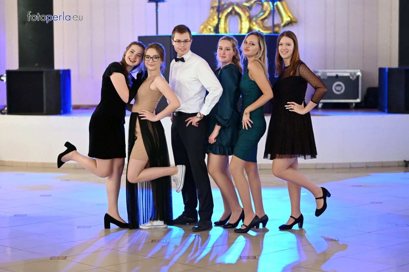 Zdjęcie w galerii na portalu naszraciborz.pl: To była niezapomniana noc. Studniówka II LO po polonezach wiadomości z regionu