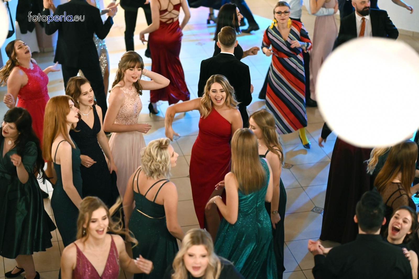 Zdjęcie w galerii na portalu naszraciborz.pl: To była niezapomniana noc. Studniówka II LO po polonezach wiadomości z regionu