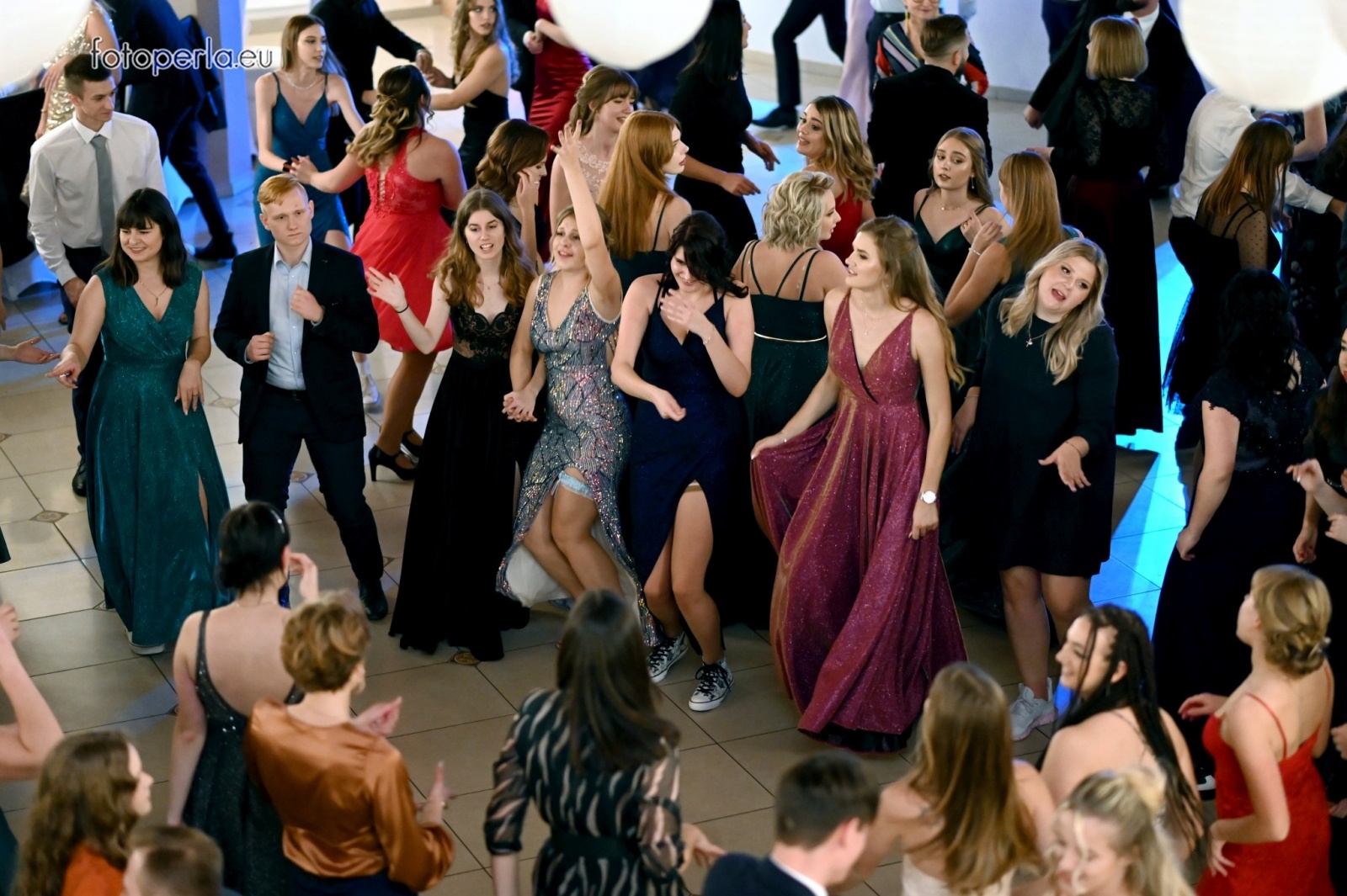 Zdjęcie w galerii na portalu naszraciborz.pl: To była niezapomniana noc. Studniówka II LO po polonezach wiadomości z regionu