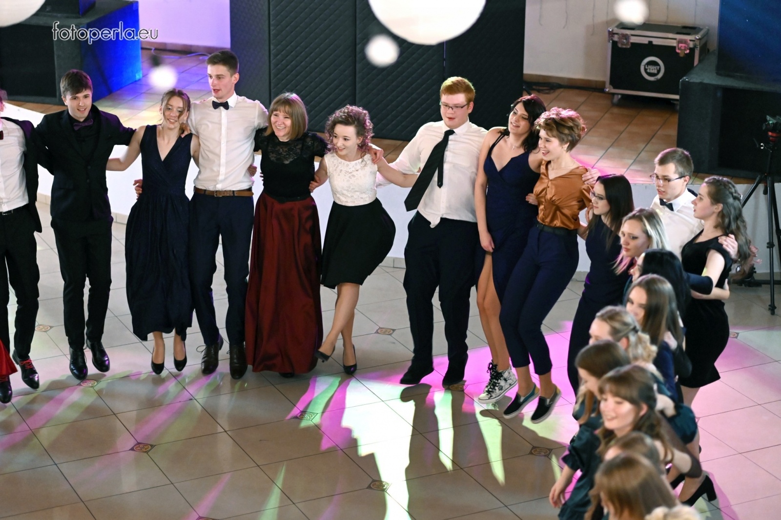 Zdjęcie w galerii na portalu naszraciborz.pl: To była niezapomniana noc. Studniówka II LO po polonezach wiadomości z regionu