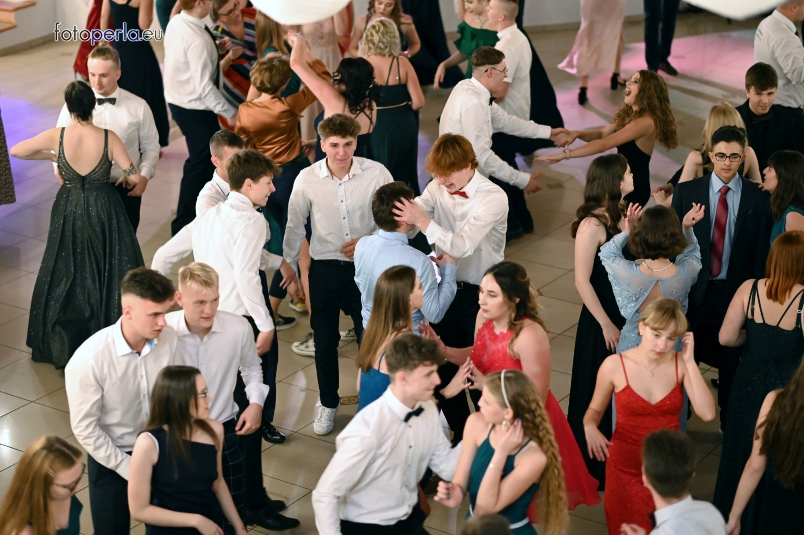 Zdjęcie w galerii na portalu naszraciborz.pl: To była niezapomniana noc. Studniówka II LO po polonezach wiadomości z regionu