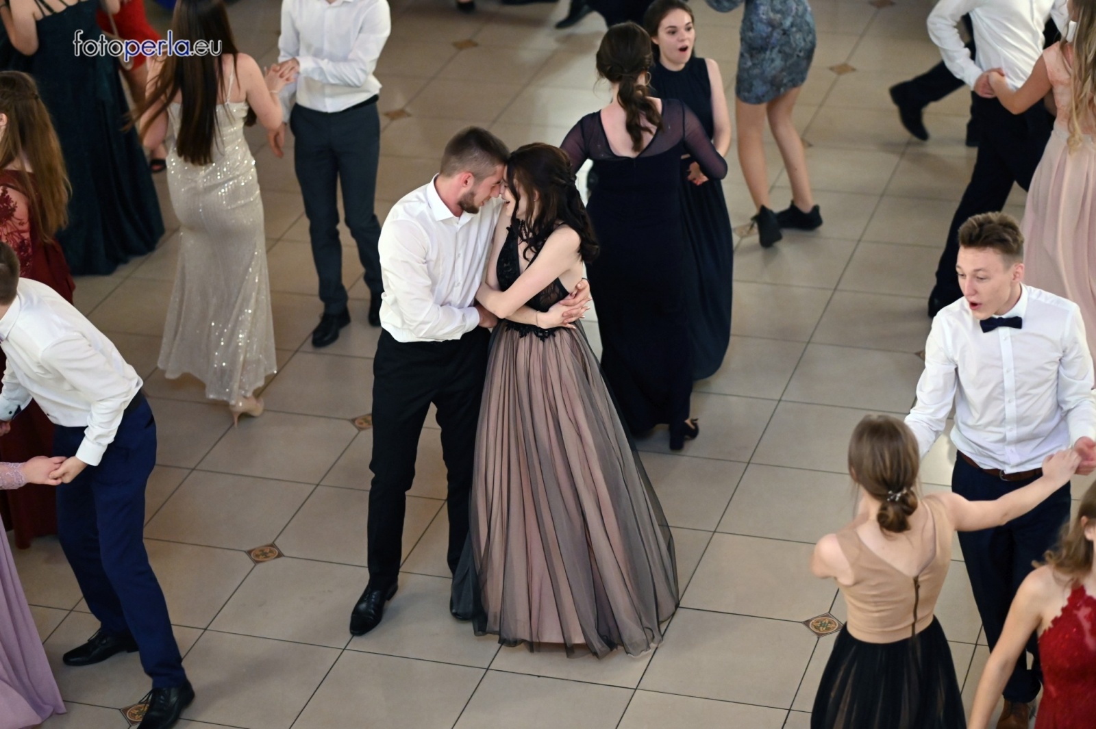 Zdjęcie w galerii na portalu naszraciborz.pl: To była niezapomniana noc. Studniówka II LO po polonezach wiadomości z regionu