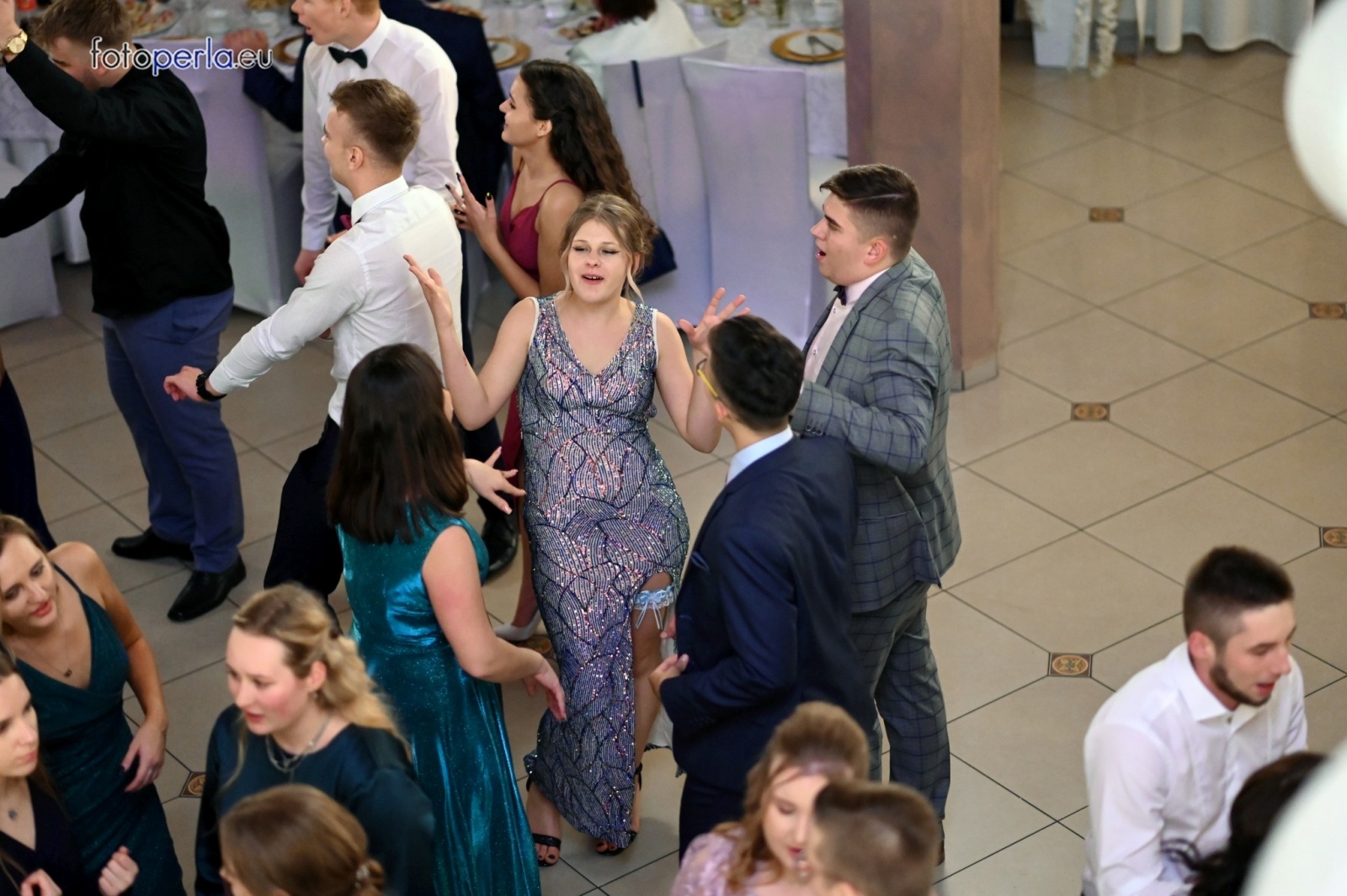 Zdjęcie w galerii na portalu naszraciborz.pl: To była niezapomniana noc. Studniówka II LO po polonezach wiadomości z regionu