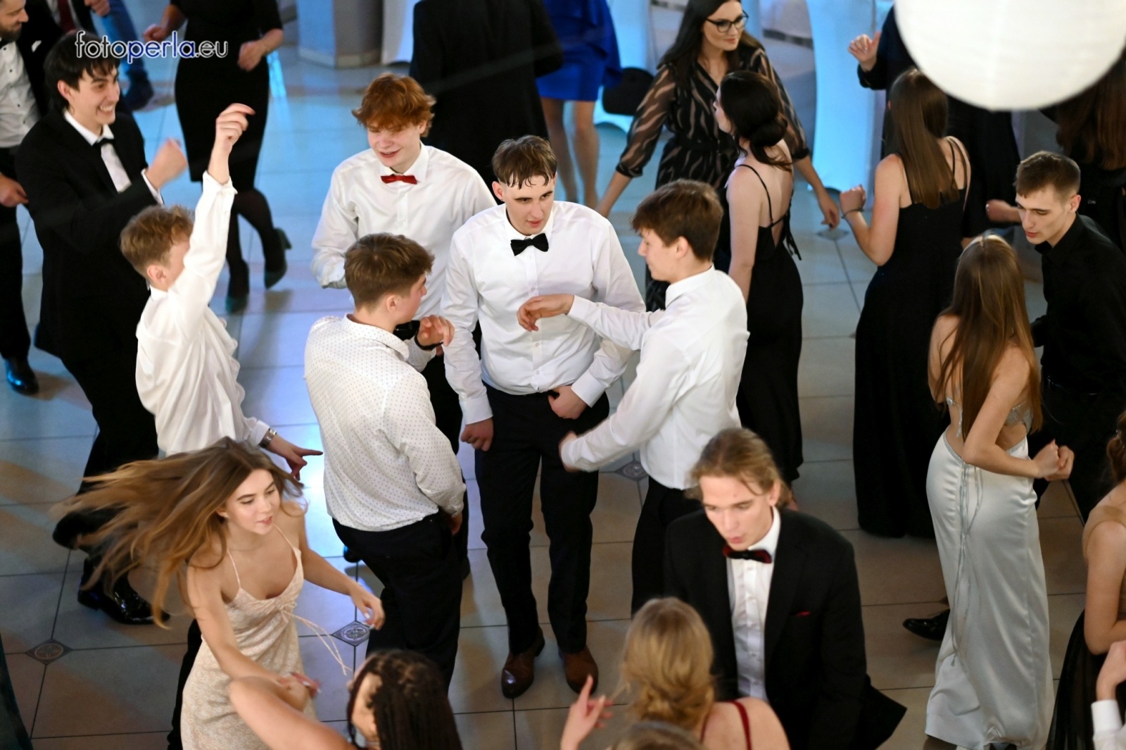 Zdjęcie w galerii na portalu naszraciborz.pl: To była niezapomniana noc. Studniówka II LO po polonezach wiadomości z regionu