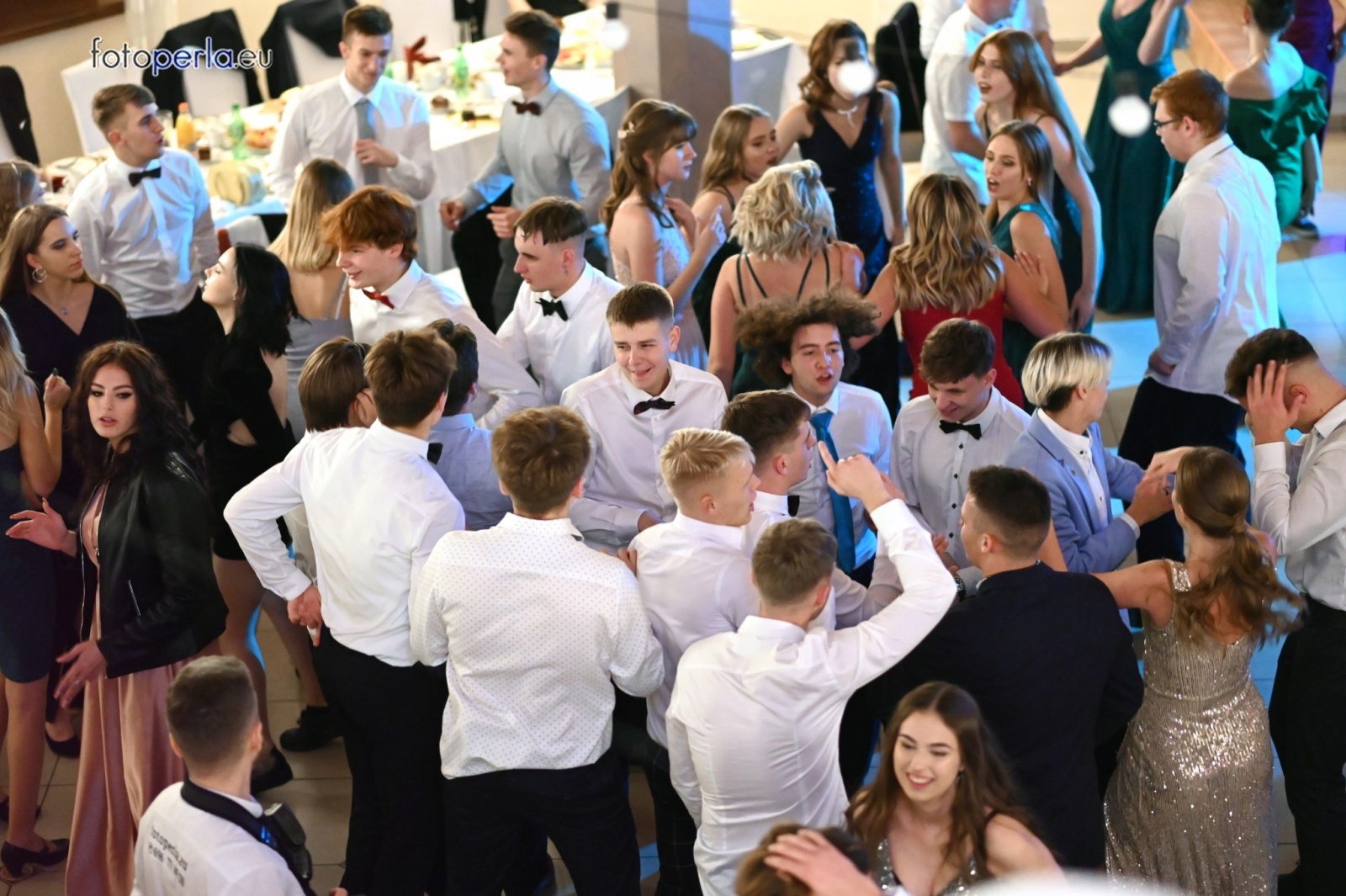 Zdjęcie w galerii na portalu naszraciborz.pl: To była niezapomniana noc. Studniówka II LO po polonezach wiadomości z regionu