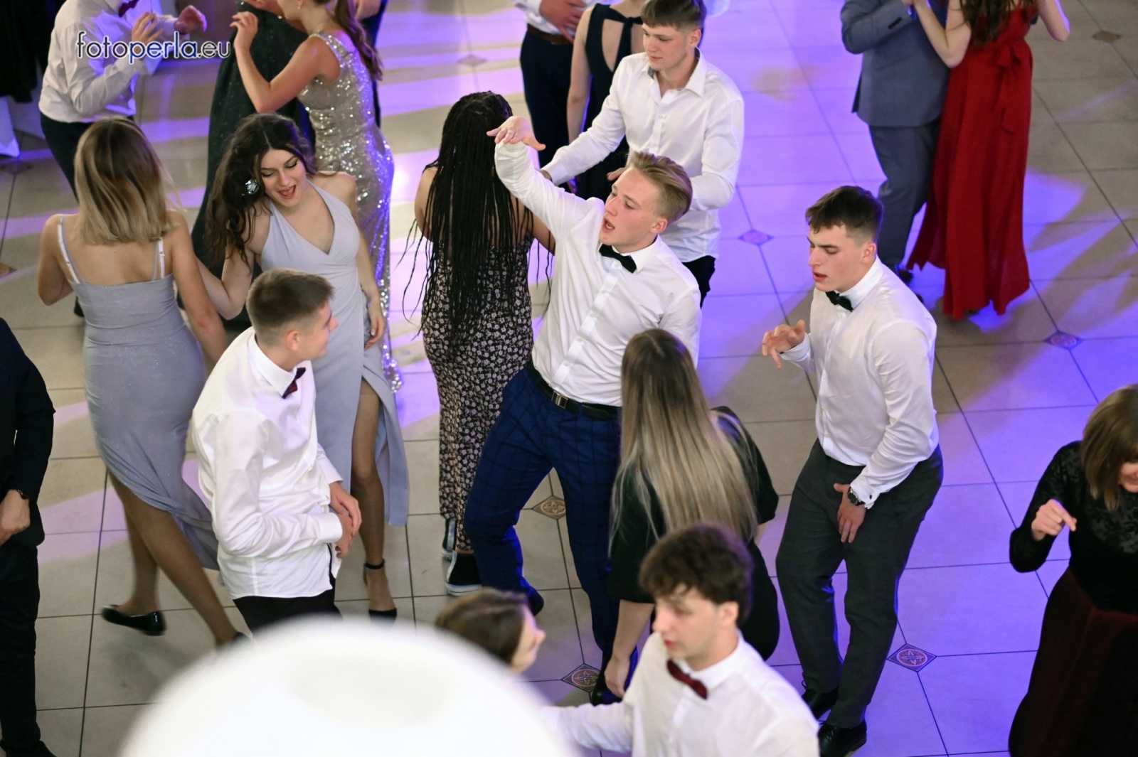 Zdjęcie w galerii na portalu naszraciborz.pl: To była niezapomniana noc. Studniówka II LO po polonezach wiadomości z regionu