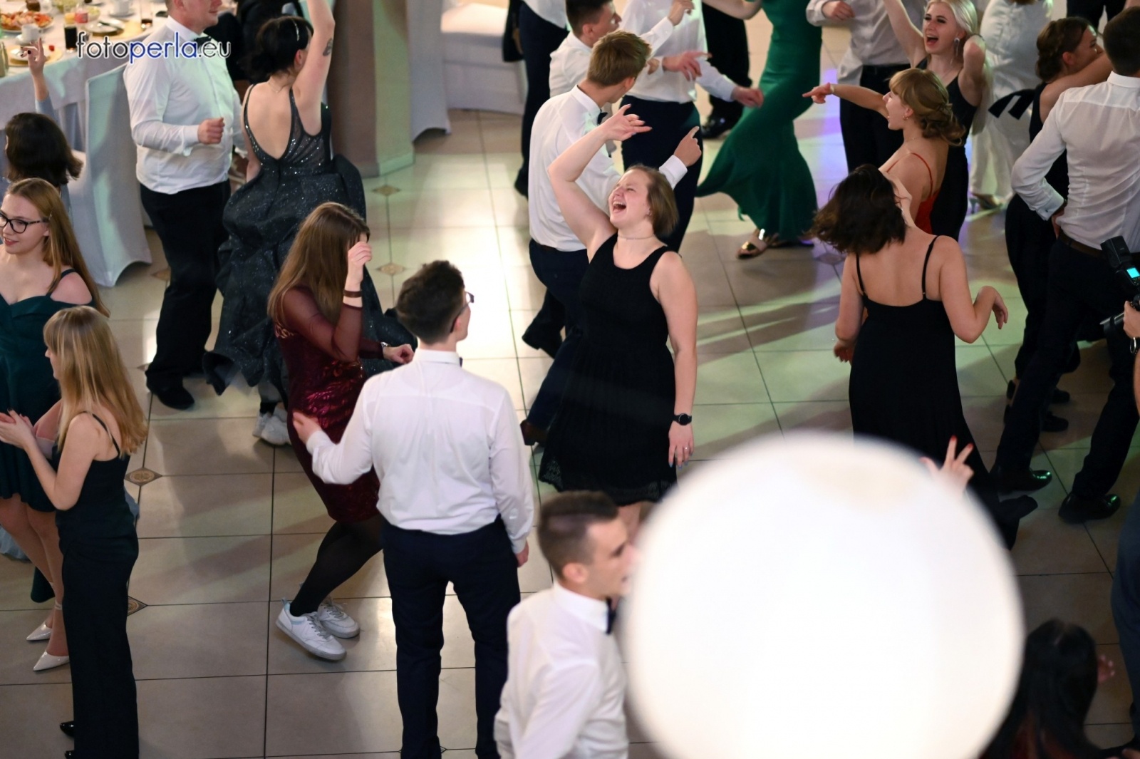 Zdjęcie w galerii na portalu naszraciborz.pl: To była niezapomniana noc. Studniówka II LO po polonezach wiadomości z regionu