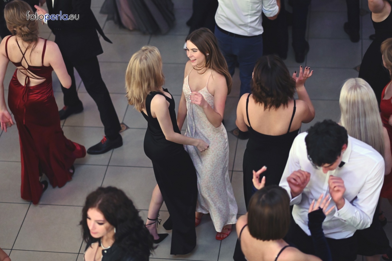 Zdjęcie w galerii na portalu naszraciborz.pl: To była niezapomniana noc. Studniówka II LO po polonezach wiadomości z regionu