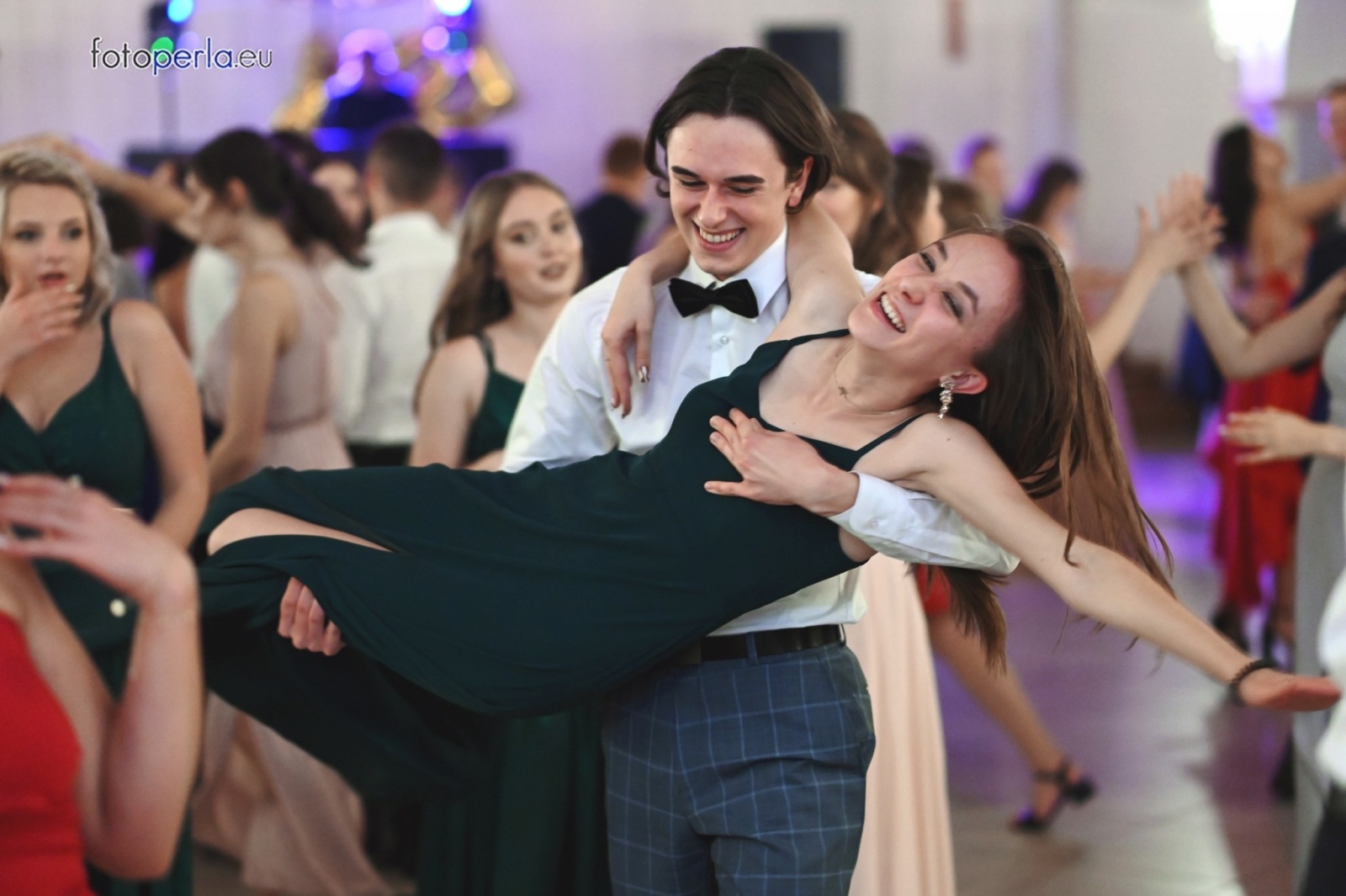 Zdjęcie w galerii na portalu naszraciborz.pl: To była niezapomniana noc. Studniówka II LO po polonezach wiadomości z regionu