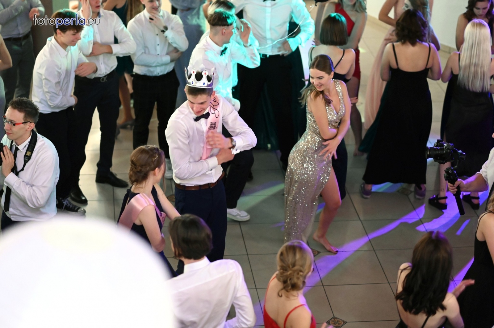 Zdjęcie w galerii na portalu naszraciborz.pl: To była niezapomniana noc. Studniówka II LO po polonezach wiadomości z regionu