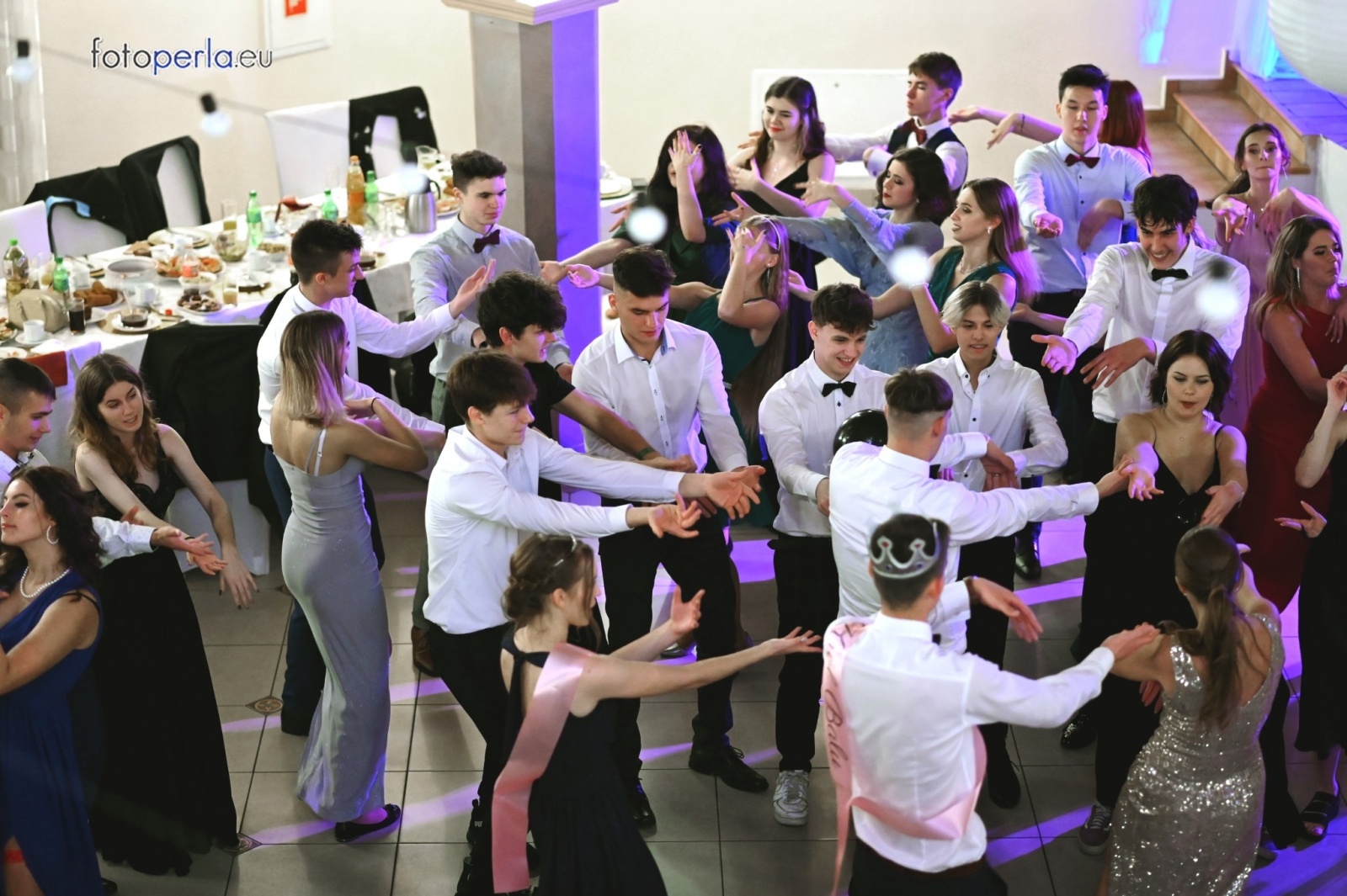 Zdjęcie w galerii na portalu naszraciborz.pl: To była niezapomniana noc. Studniówka II LO po polonezach wiadomości z regionu