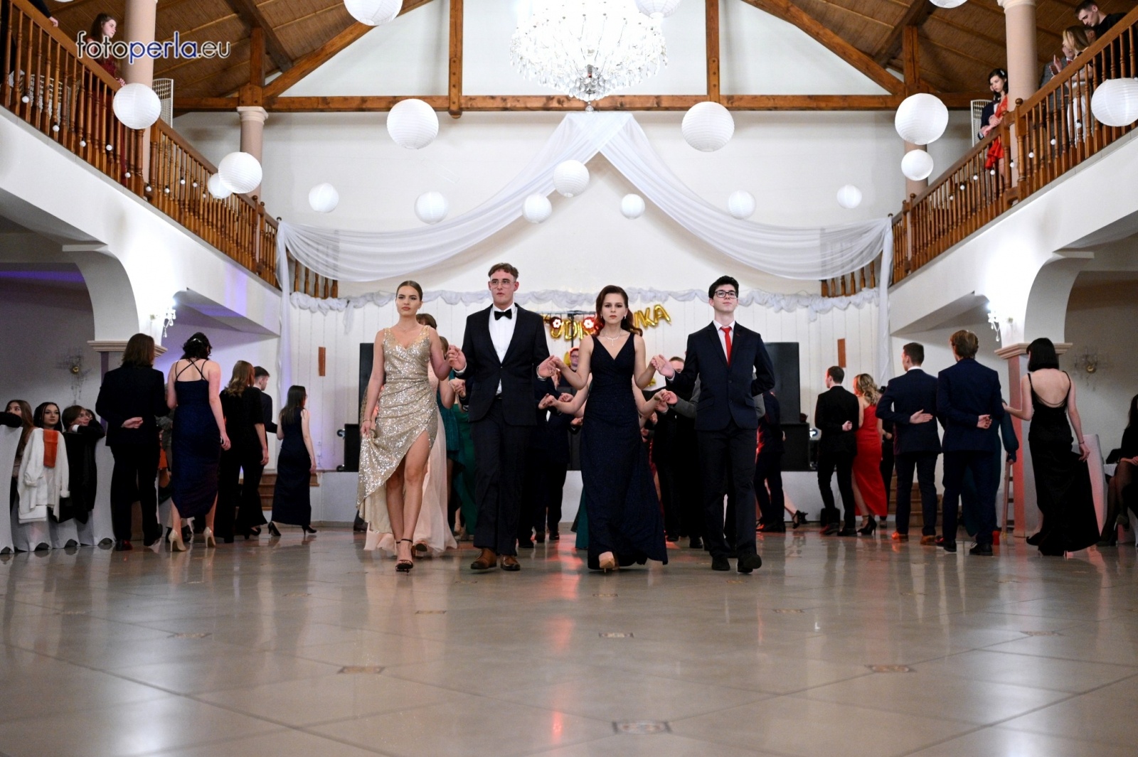 Zdjęcie w galerii na portalu naszraciborz.pl: To była niezapomniana noc. Studniówka II LO po polonezach wiadomości z regionu