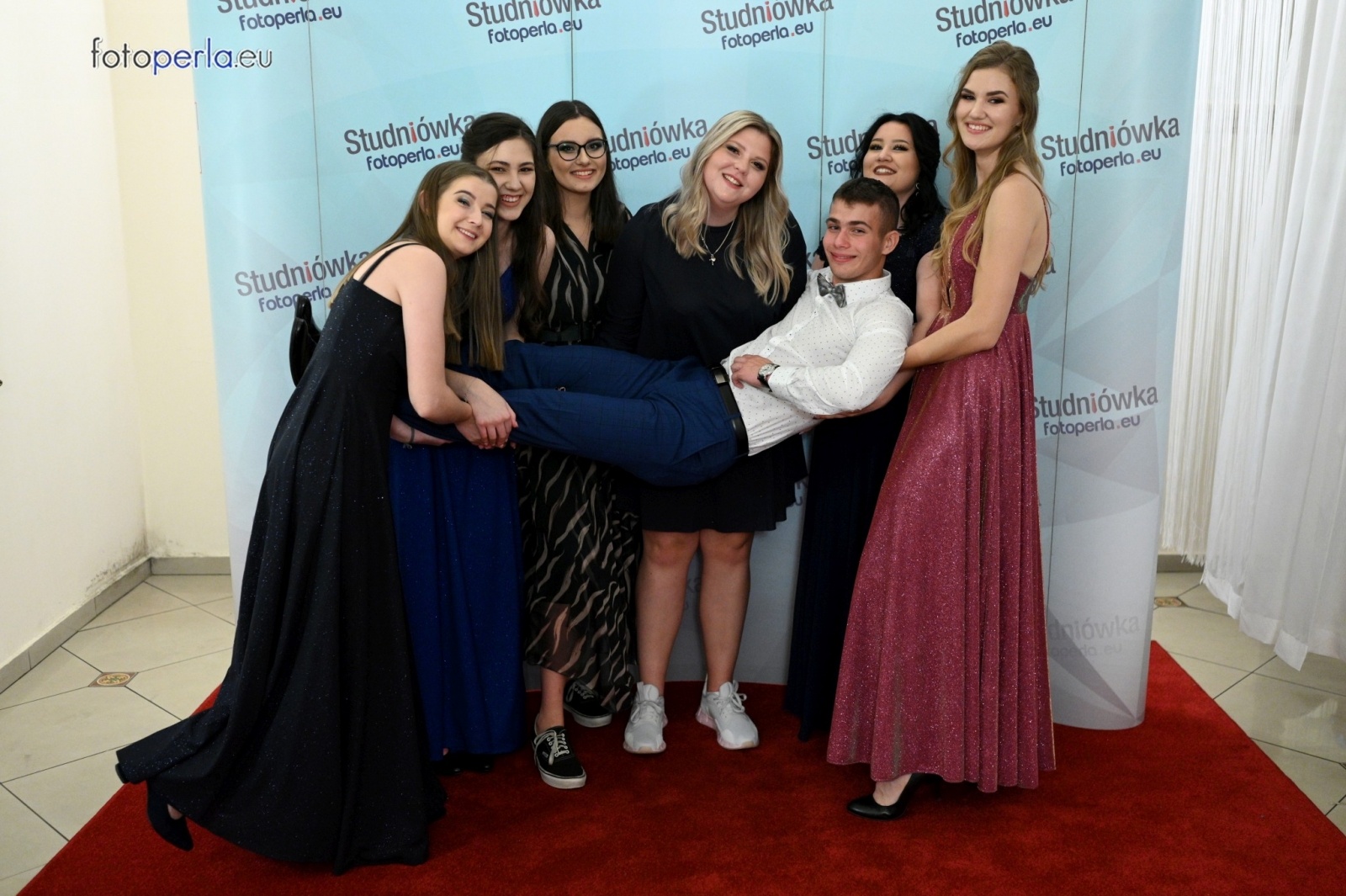 Zdjęcie w galerii na portalu naszraciborz.pl: To była niezapomniana noc. Studniówka II LO po polonezach wiadomości z regionu