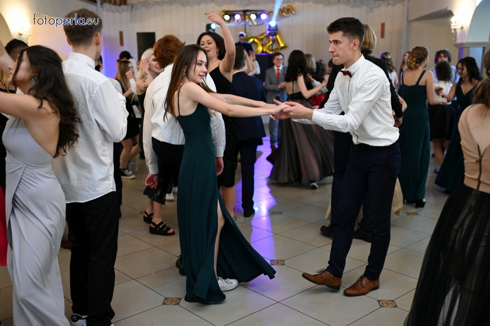 Zdjęcie w galerii na portalu naszraciborz.pl: To była niezapomniana noc. Studniówka II LO po polonezach wiadomości z regionu