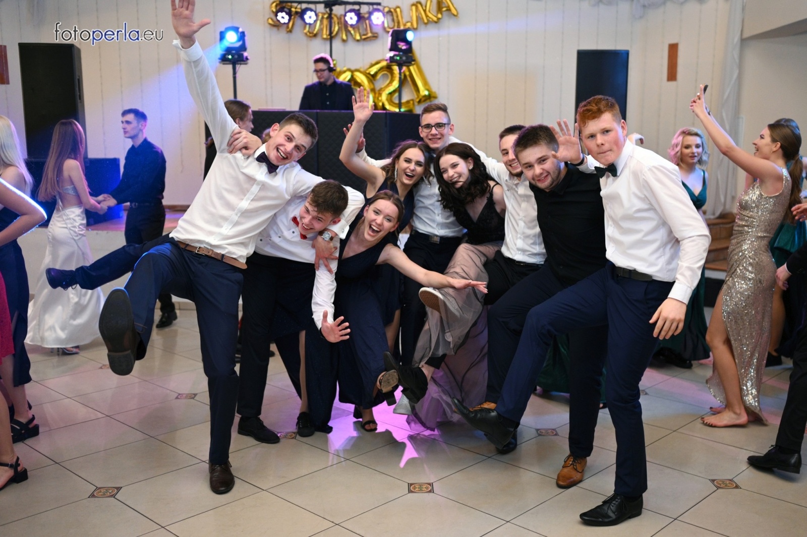 Zdjęcie w galerii na portalu naszraciborz.pl: To była niezapomniana noc. Studniówka II LO po polonezach wiadomości z regionu