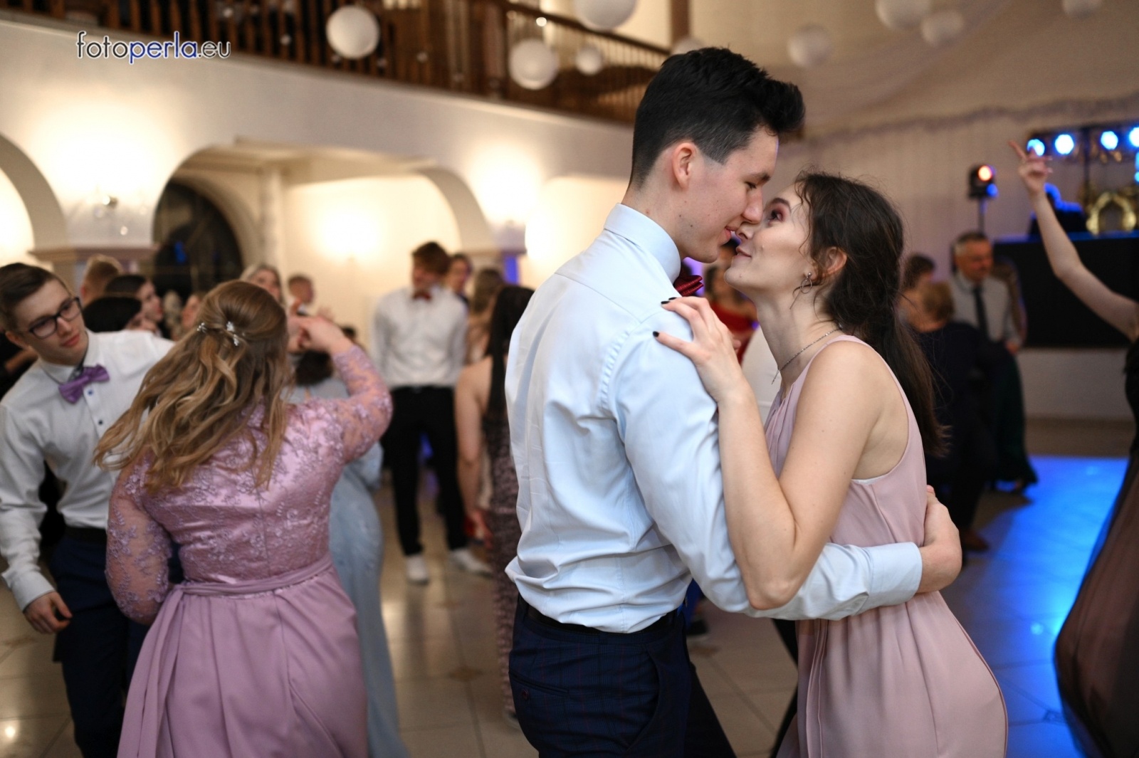 Zdjęcie w galerii na portalu naszraciborz.pl: To była niezapomniana noc. Studniówka II LO po polonezach wiadomości z regionu