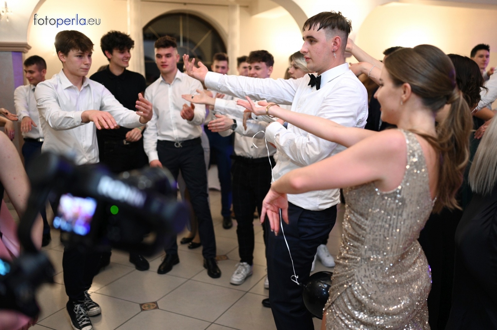 Zdjęcie w galerii na portalu naszraciborz.pl: To była niezapomniana noc. Studniówka II LO po polonezach wiadomości z regionu