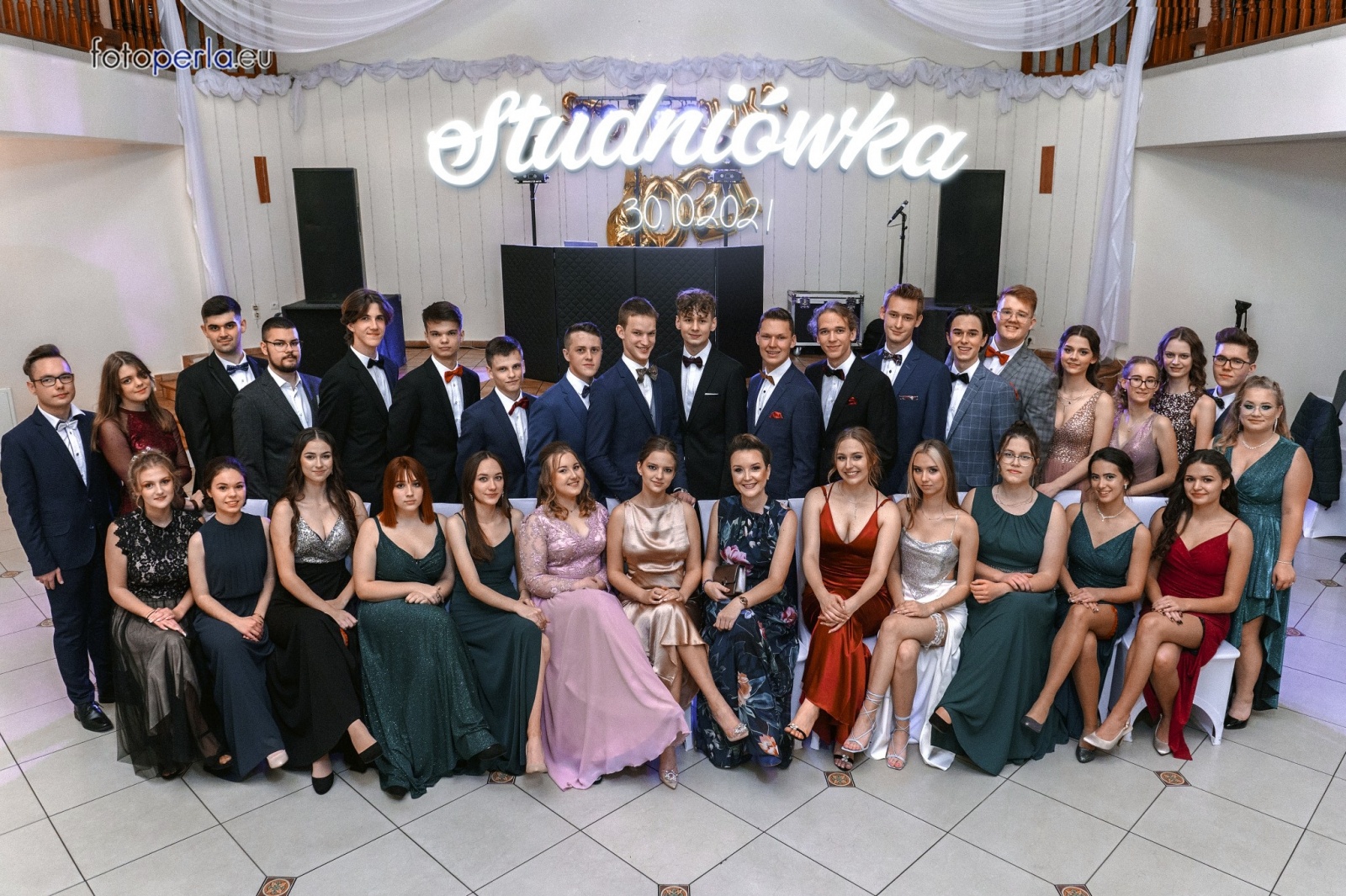 Zdjęcie w galerii na portalu naszraciborz.pl: To była niezapomniana noc. Studniówka II LO po polonezach wiadomości z regionu