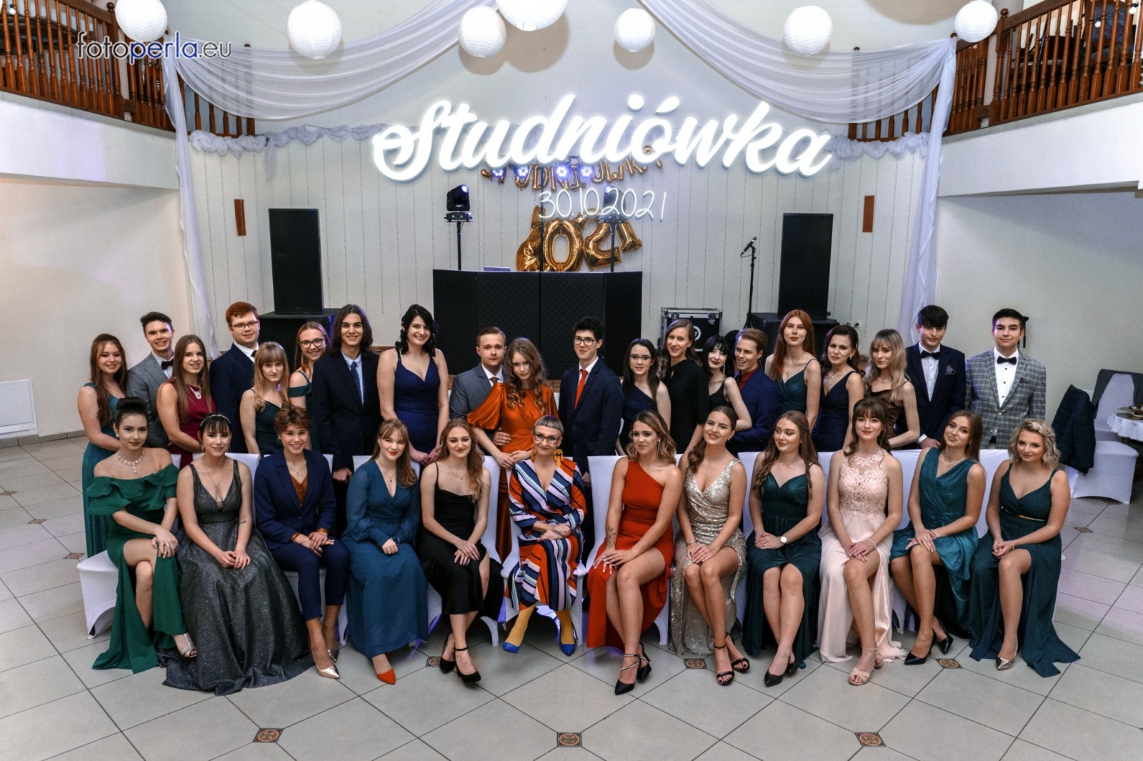 Zdjęcie w galerii na portalu naszraciborz.pl: To była niezapomniana noc. Studniówka II LO po polonezach wiadomości z regionu