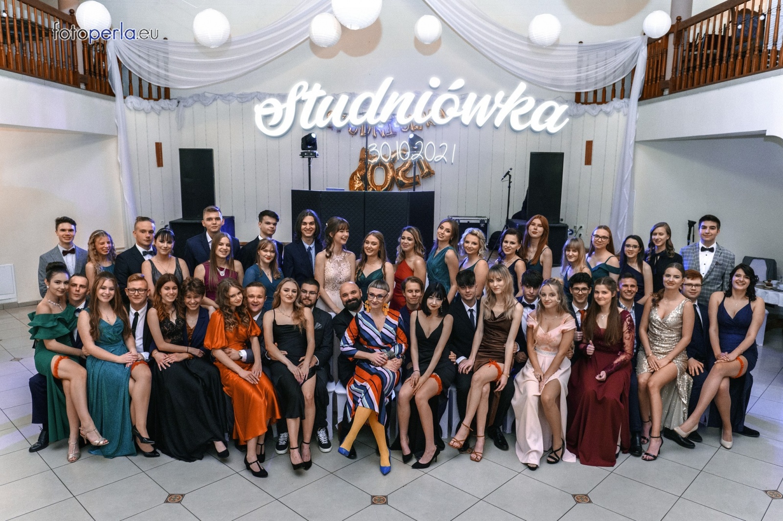 Zdjęcie w galerii na portalu naszraciborz.pl: To była niezapomniana noc. Studniówka II LO po polonezach wiadomości z regionu