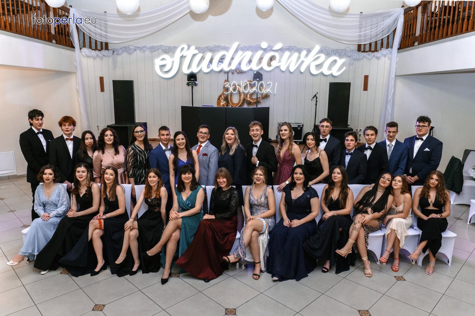 Zdjęcie w galerii na portalu naszraciborz.pl: To była niezapomniana noc. Studniówka II LO po polonezach wiadomości z regionu