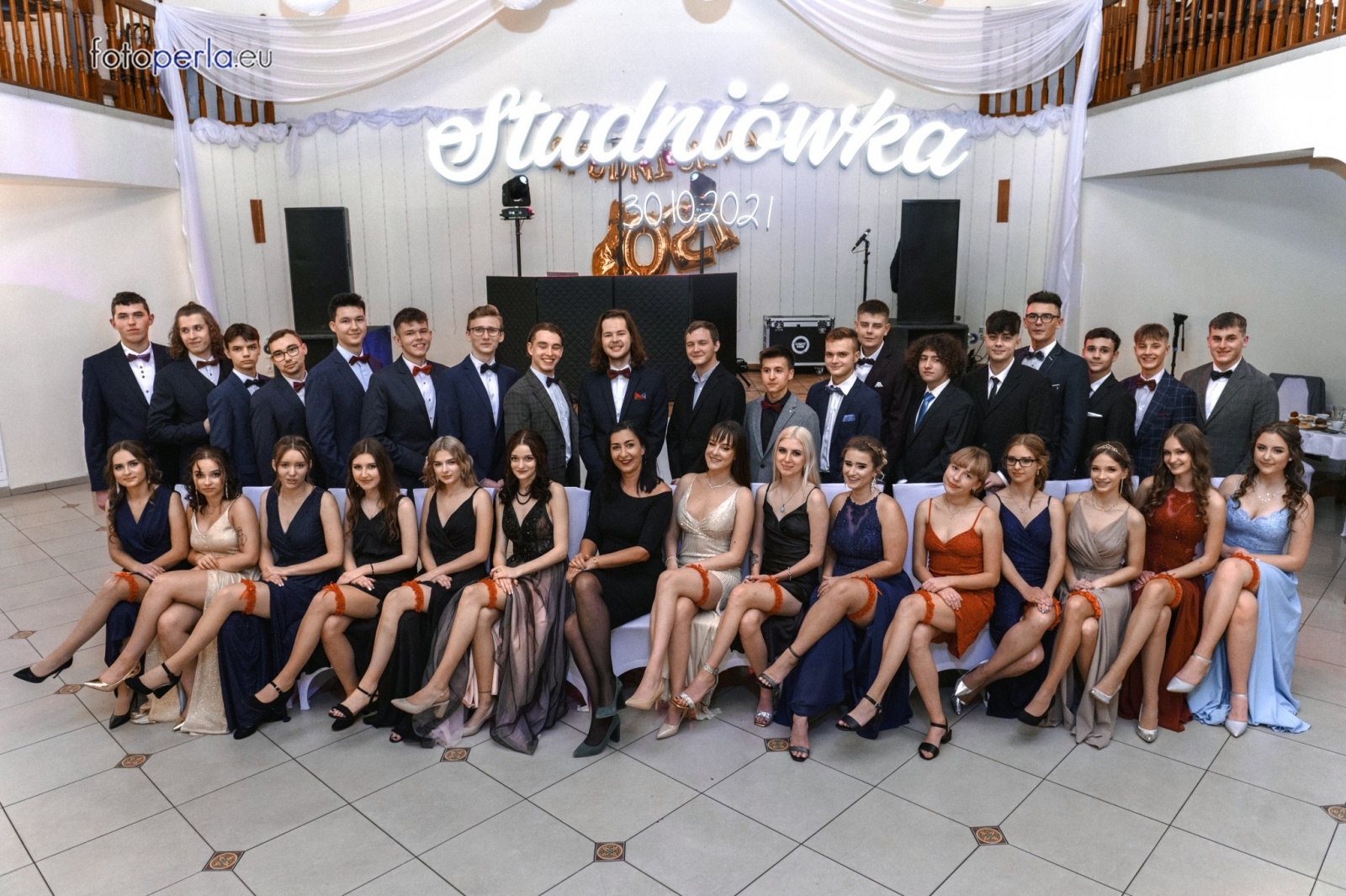 Zdjęcie w galerii na portalu naszraciborz.pl: To była niezapomniana noc. Studniówka II LO po polonezach wiadomości z regionu