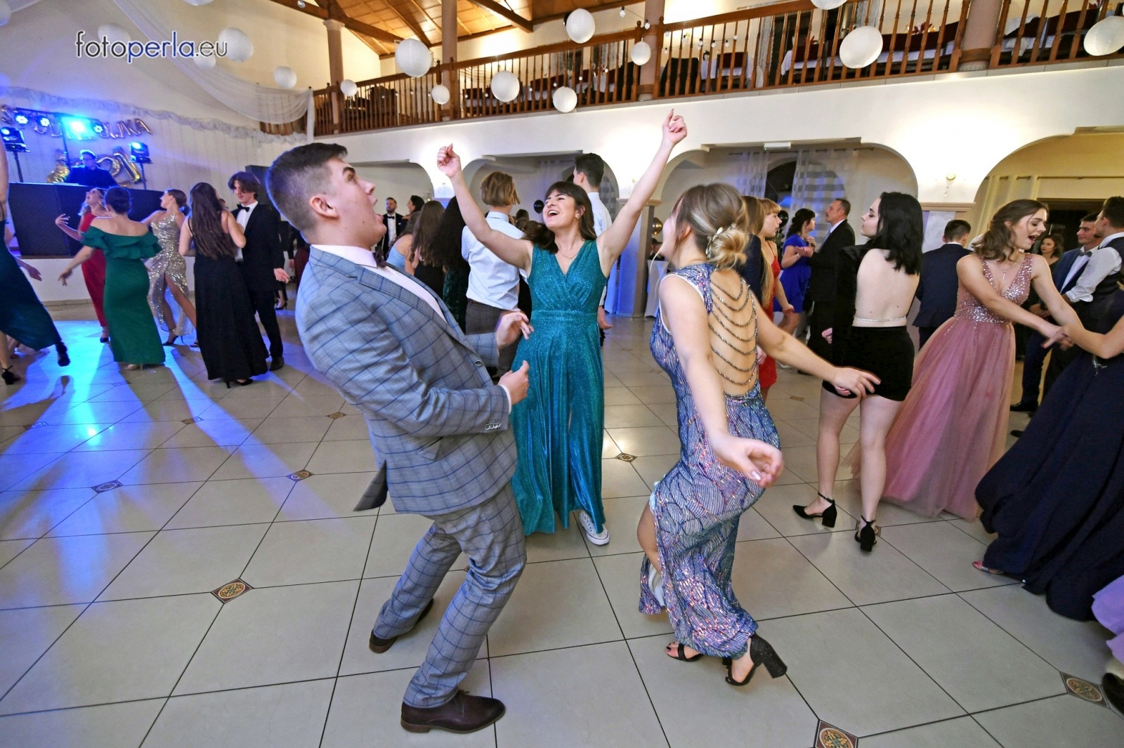 Zdjęcie w galerii na portalu naszraciborz.pl: To była niezapomniana noc. Studniówka II LO po polonezach wiadomości z regionu