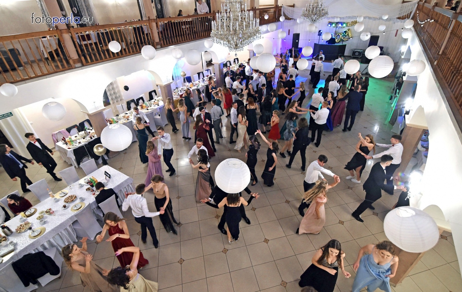 Zdjęcie w galerii na portalu naszraciborz.pl: To była niezapomniana noc. Studniówka II LO po polonezach wiadomości z regionu