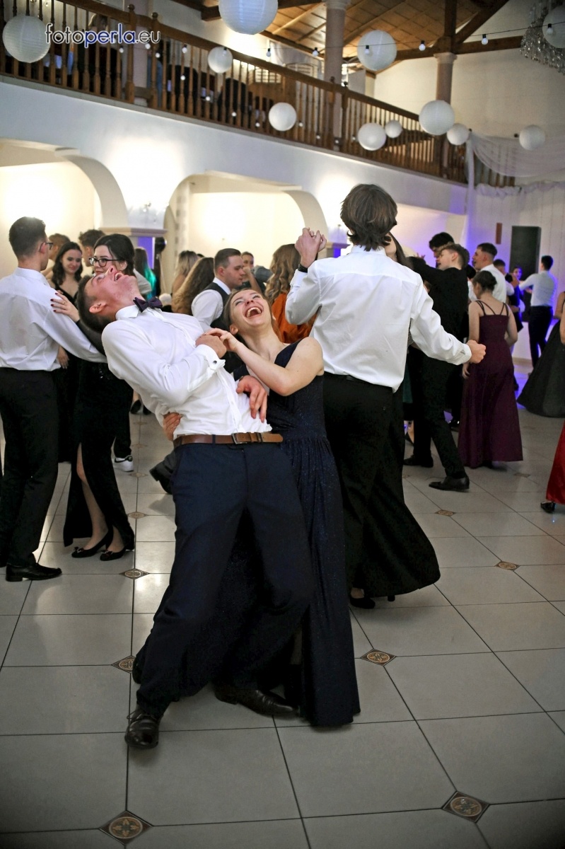 Zdjęcie w galerii na portalu naszraciborz.pl: To była niezapomniana noc. Studniówka II LO po polonezach wiadomości z regionu